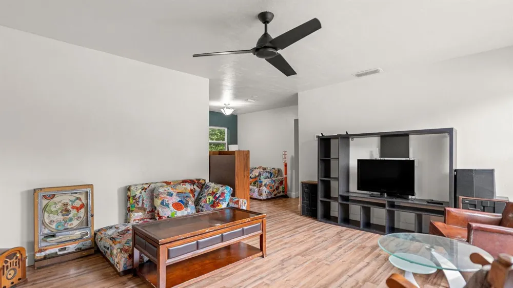 1015 SE 10th Terrace Gainesville, FL 32601