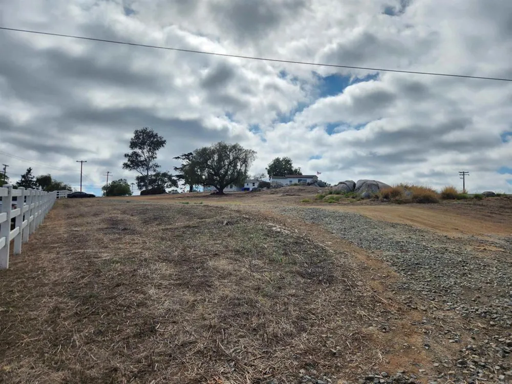 1060 Crest View Dr Vista, CA 92081