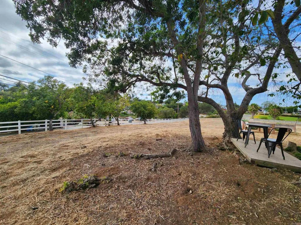 1060 Crest View Dr Vista, CA 92081