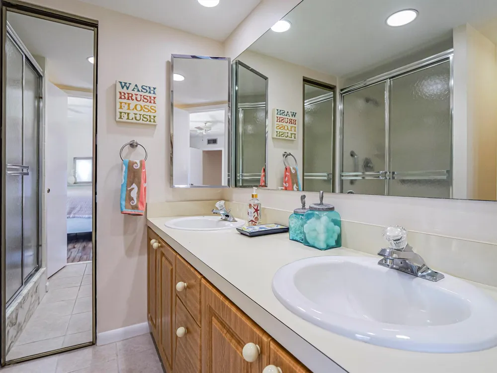 340 S Waverly Place #8b Vero Beach, FL 32960