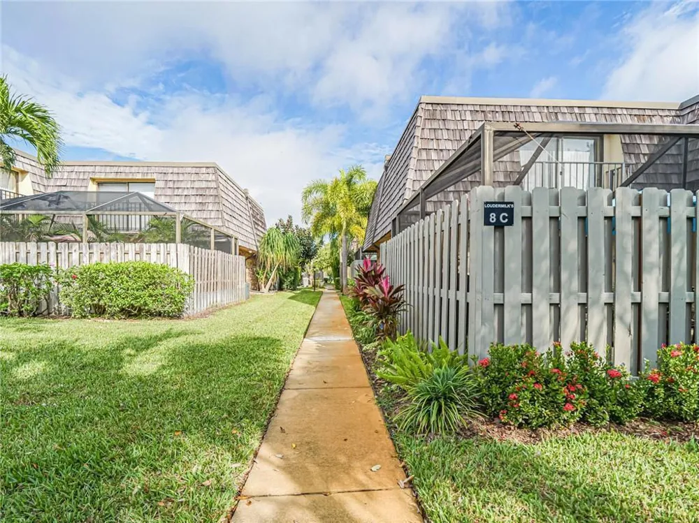 340 S Waverly Place #8b Vero Beach, FL 32960