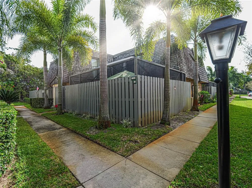 340 S Waverly Place #8b Vero Beach, FL 32960