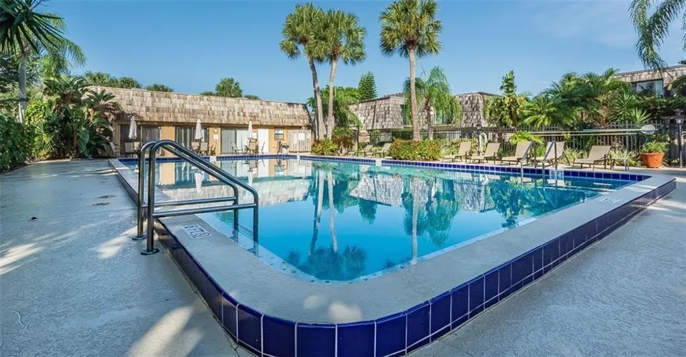 340 S Waverly Place #8b Vero Beach, FL 32960