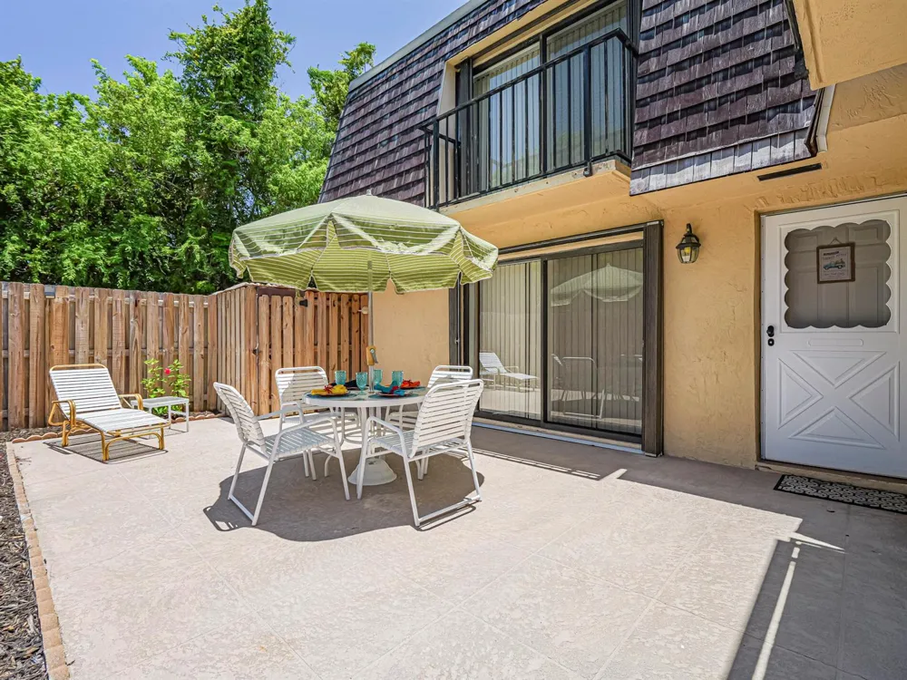 340 S Waverly Place #8b Vero Beach, FL 32960
