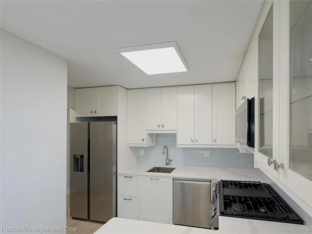 1603 Cass Lake Road #D unit Keego Harbor City, MI 48320