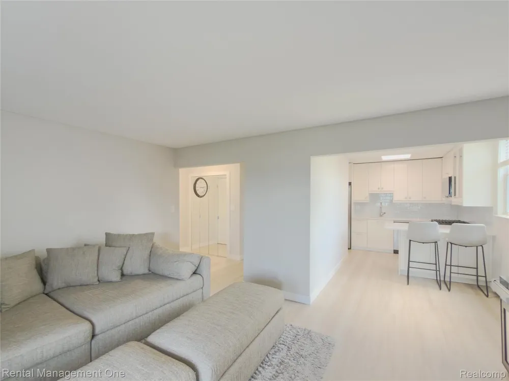 1603 Cass Lake Road #D unit Keego Harbor City, MI 48320