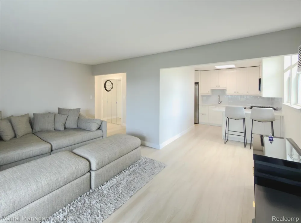 1603 Cass Lake Road #D unit Keego Harbor City, MI 48320