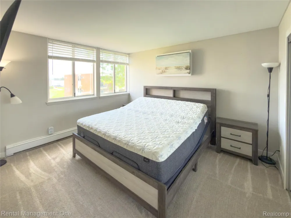 1603 Cass Lake Road #D unit Keego Harbor City, MI 48320