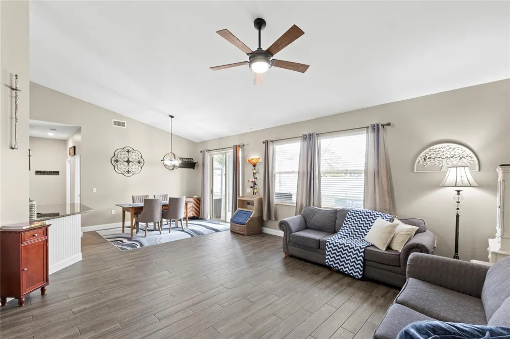 4038 LITHIA RIDGE BOULEVARD Valrico, FL 33596