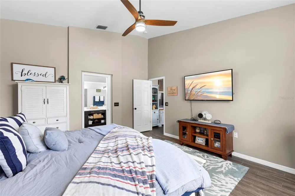 4038 LITHIA RIDGE BOULEVARD Valrico, FL 33596