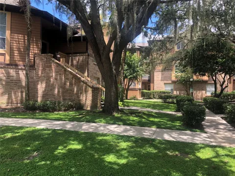 486 PIN OAK PLACE #206