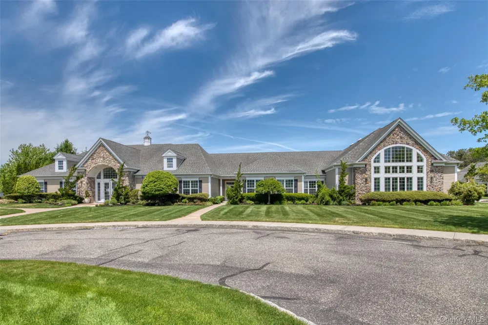 171 Jonathan Lane Westhampton, NY 11977