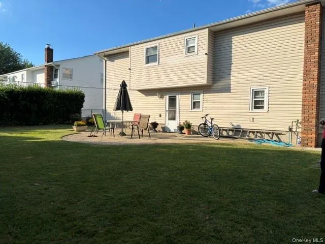 830 Broome Avenue Lindenhurst, NY 11757