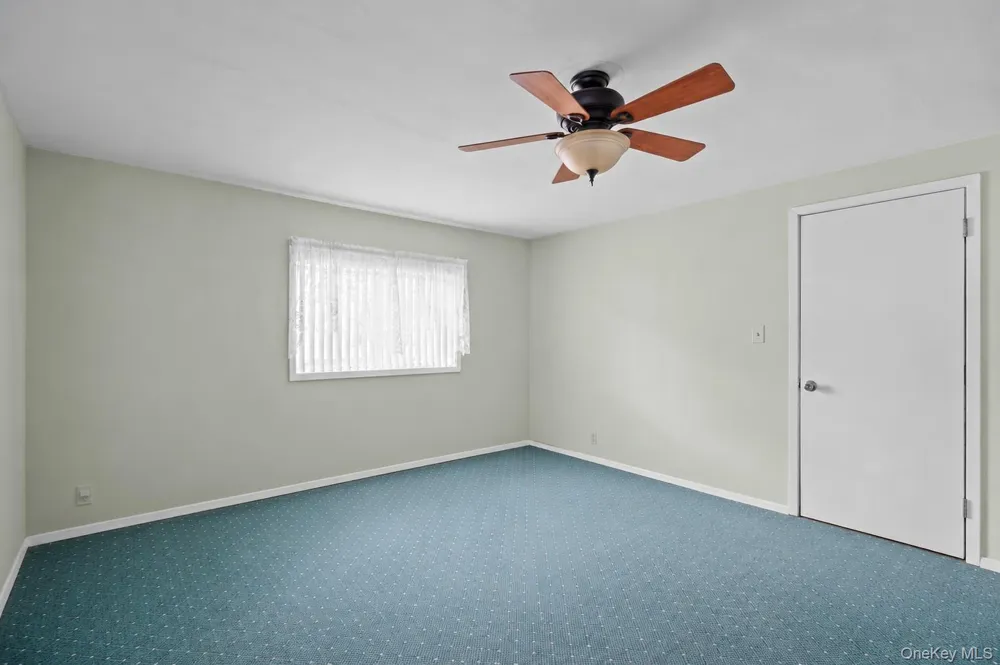 830 Broome Avenue Lindenhurst, NY 11757