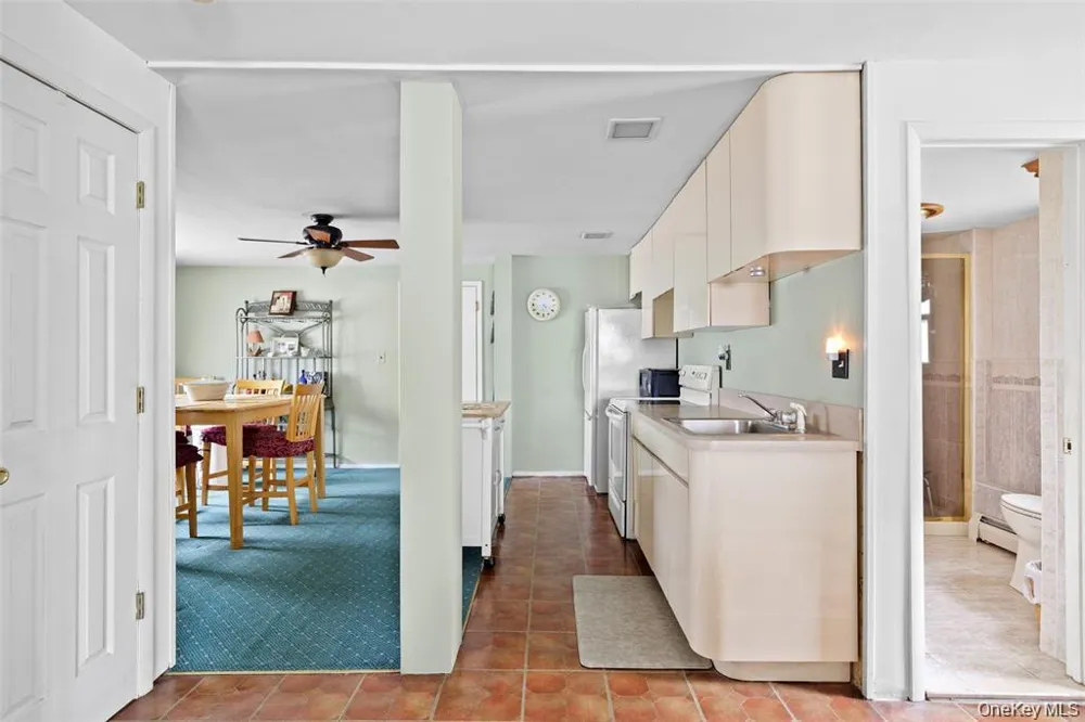 830 Broome Avenue Lindenhurst, NY 11757