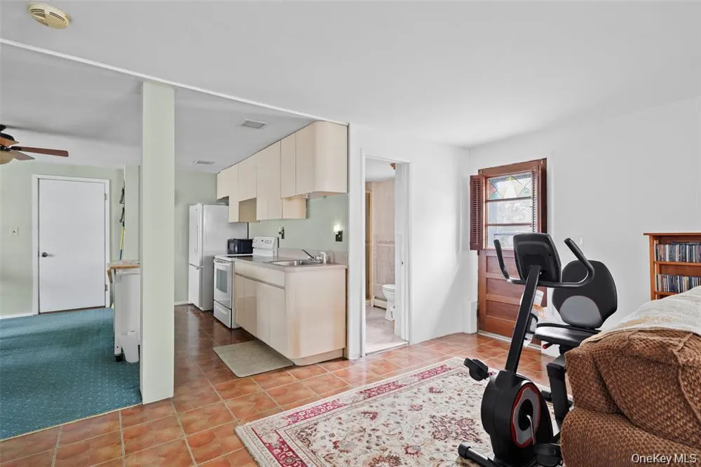 830 Broome Avenue Lindenhurst, NY 11757