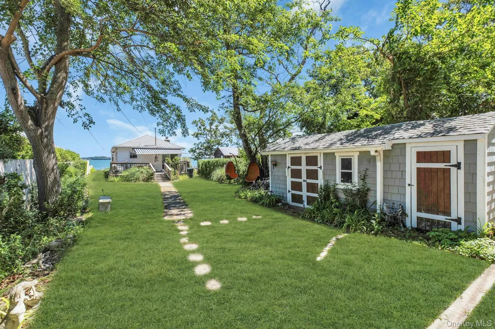 135 Noyack Avenue Sag Harbor, NY 11963