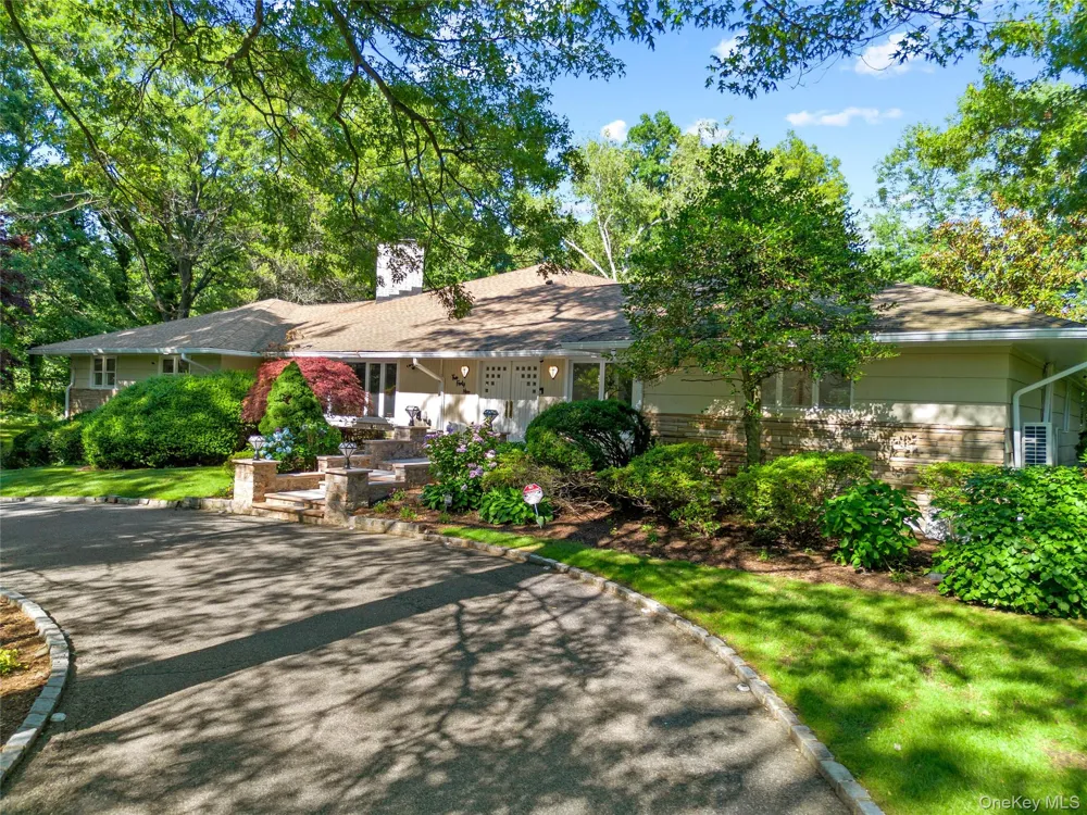 249 Glen Cove Road Old Westbury, NY 11568