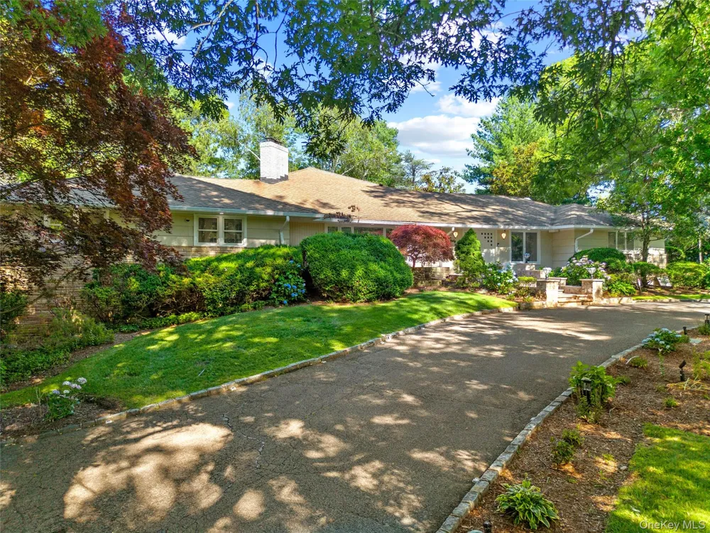 249 Glen Cove Road Old Westbury, NY 11568