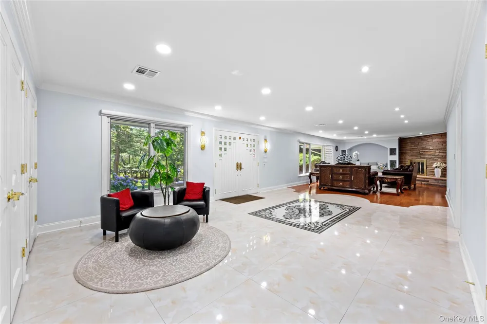 249 Glen Cove Road Old Westbury, NY 11568