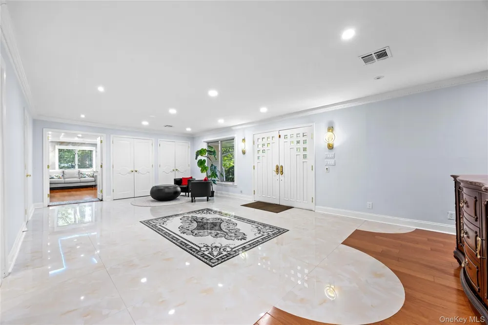 249 Glen Cove Road Old Westbury, NY 11568