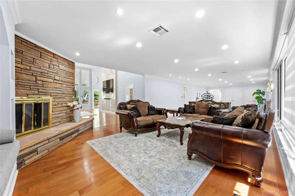 249 Glen Cove Road Old Westbury, NY 11568