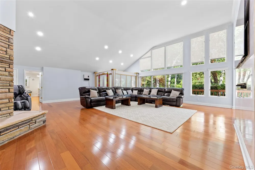 249 Glen Cove Road Old Westbury, NY 11568