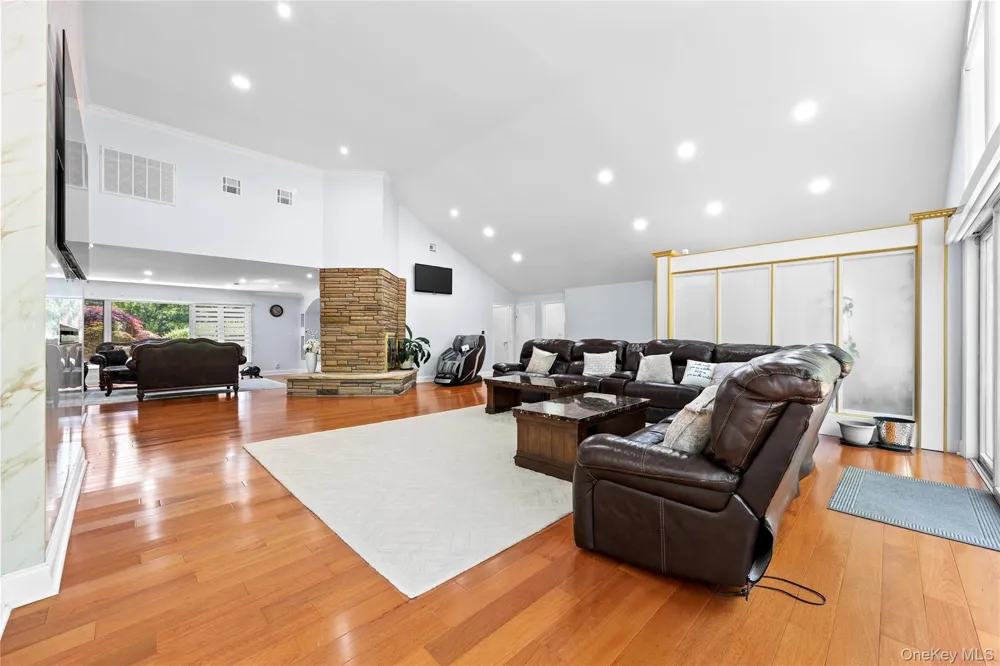 249 Glen Cove Road Old Westbury, NY 11568