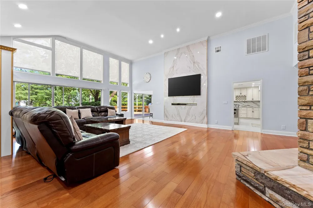 249 Glen Cove Road Old Westbury, NY 11568