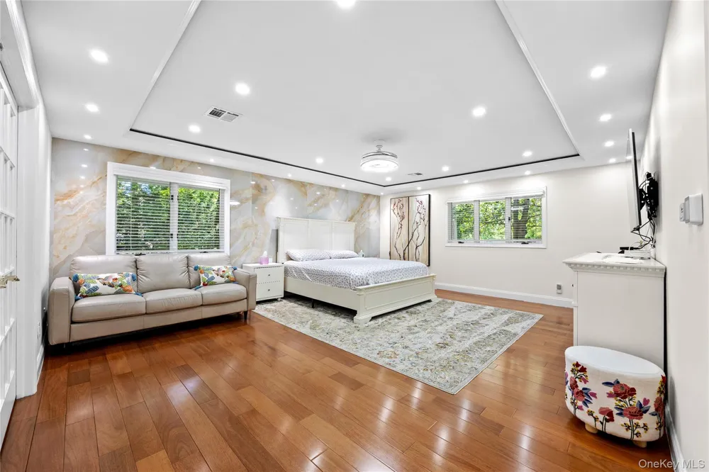 249 Glen Cove Road Old Westbury, NY 11568