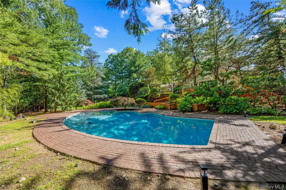 249 Glen Cove Road Old Westbury, NY 11568