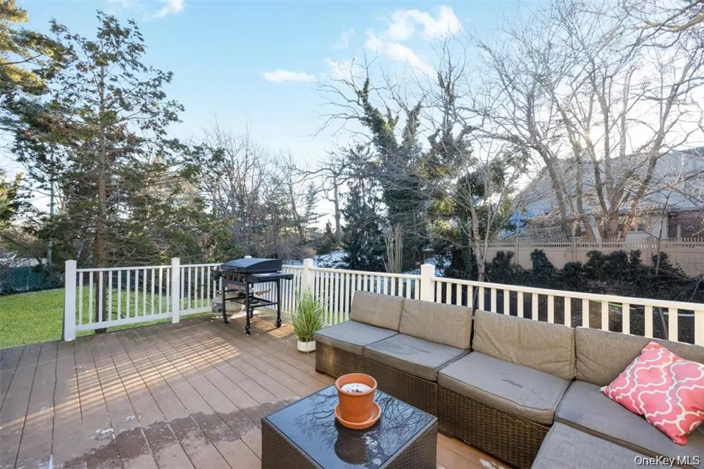 1680 lake Avenue Merrick, NY 11566