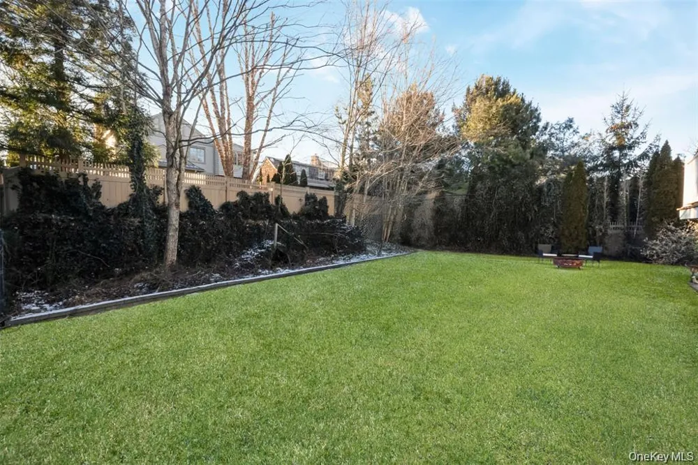 1680 lake Avenue Merrick, NY 11566