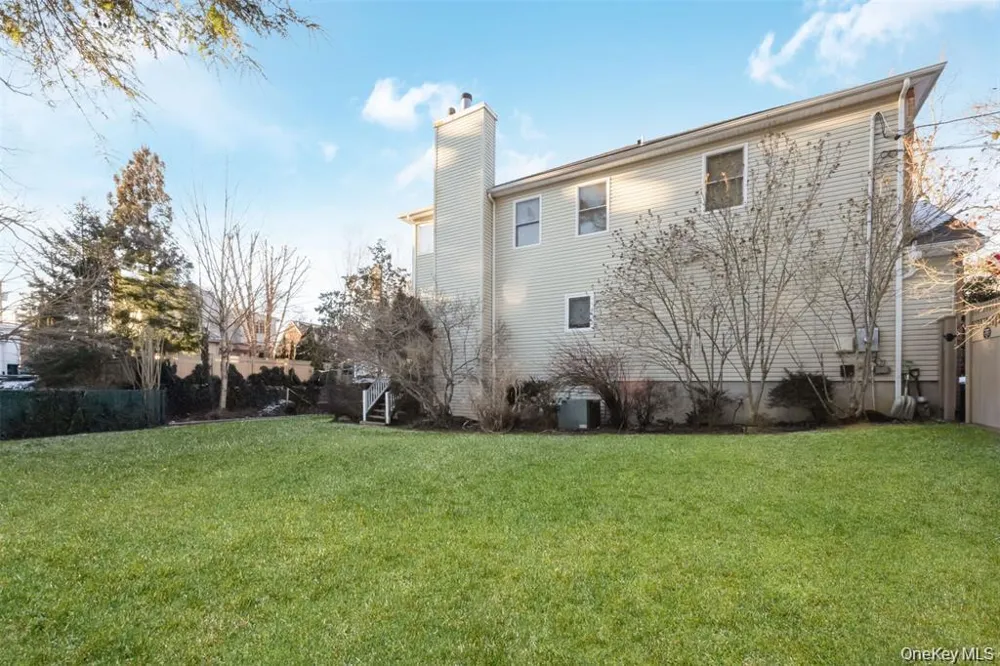 1680 lake Avenue Merrick, NY 11566