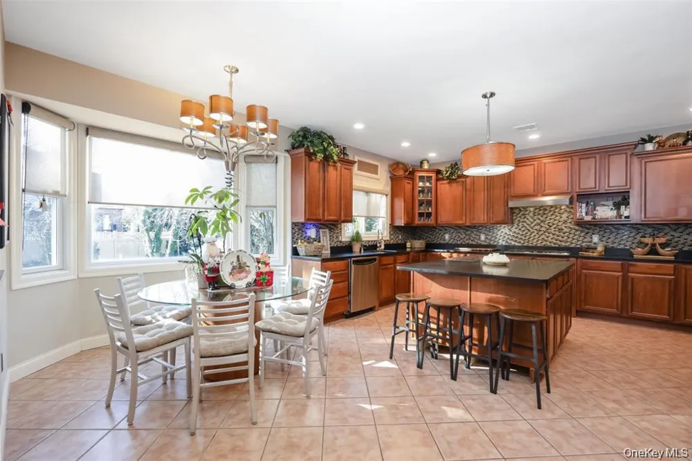 1680 lake Avenue Merrick, NY 11566