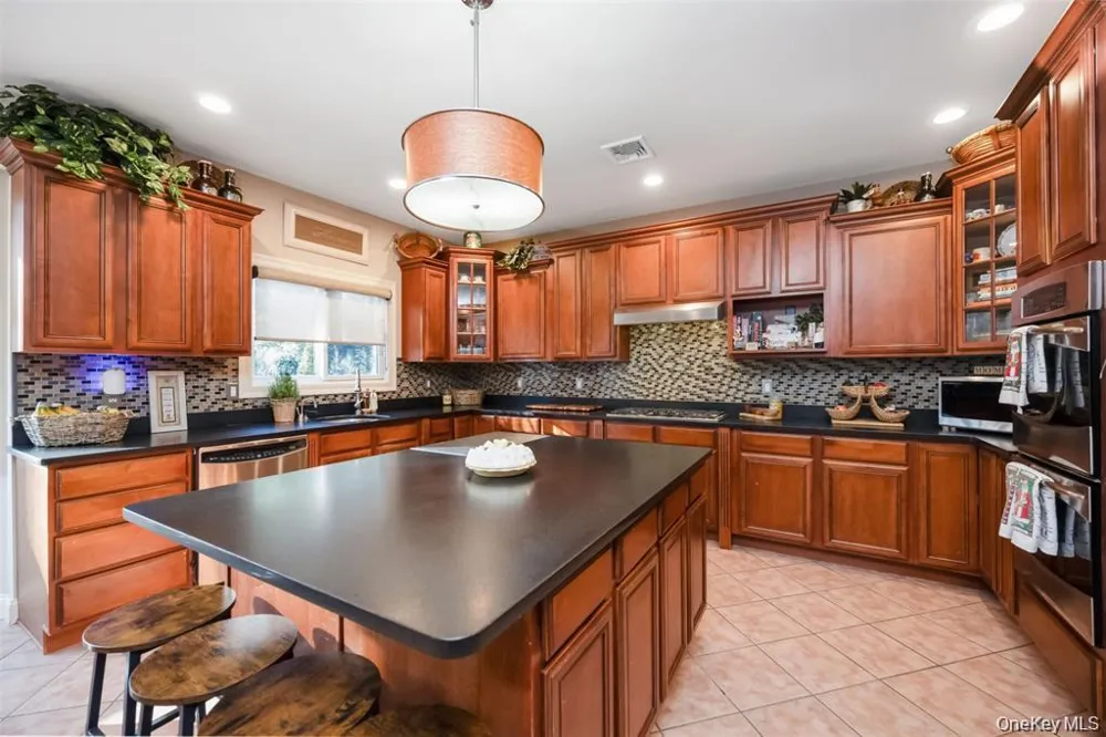 1680 lake Avenue Merrick, NY 11566