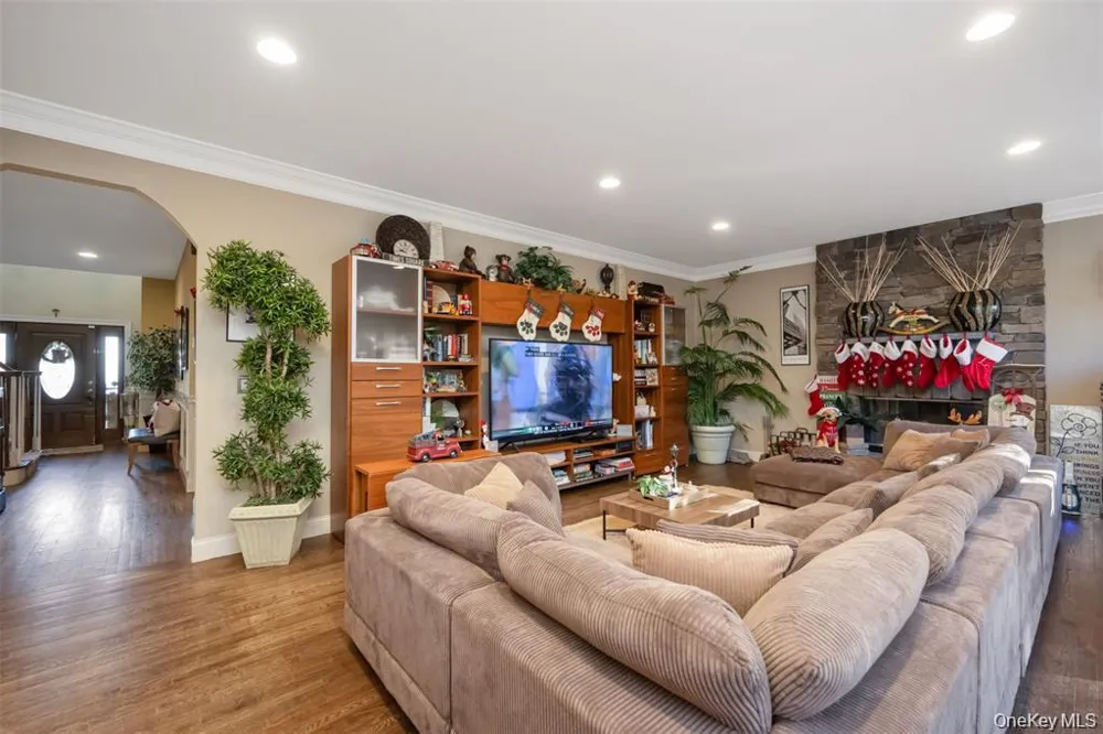 1680 lake Avenue Merrick, NY 11566
