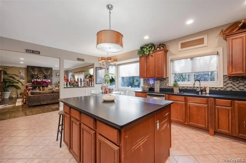1680 lake Avenue Merrick, NY 11566
