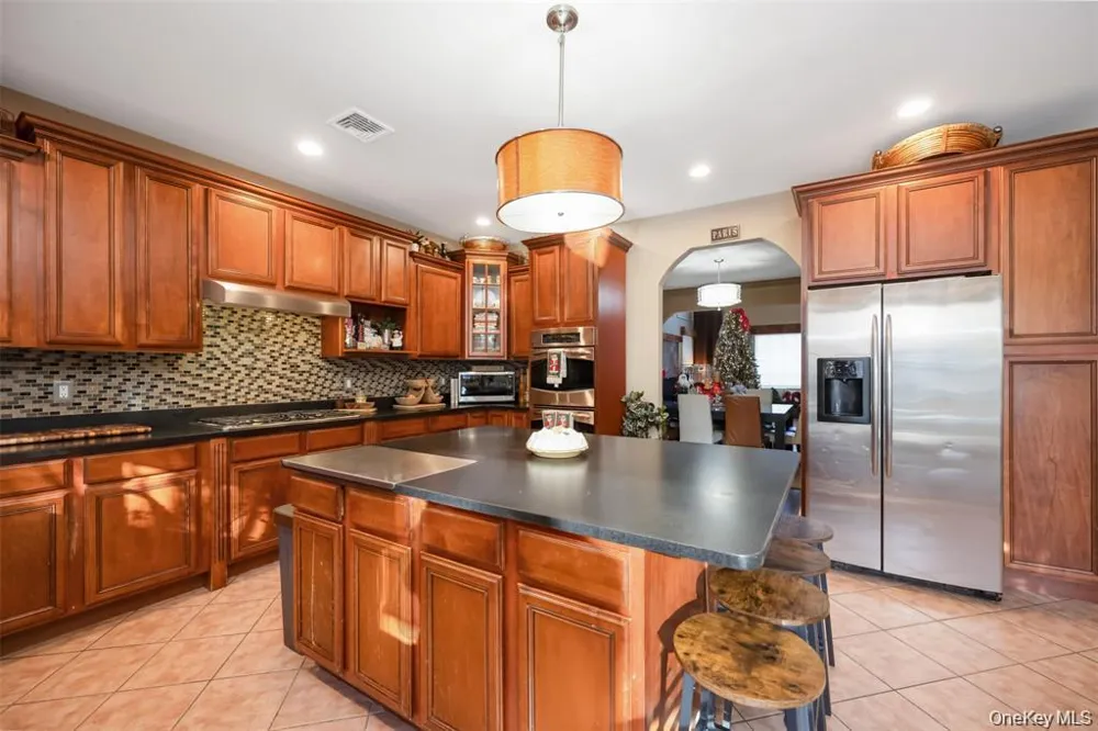 1680 lake Avenue Merrick, NY 11566