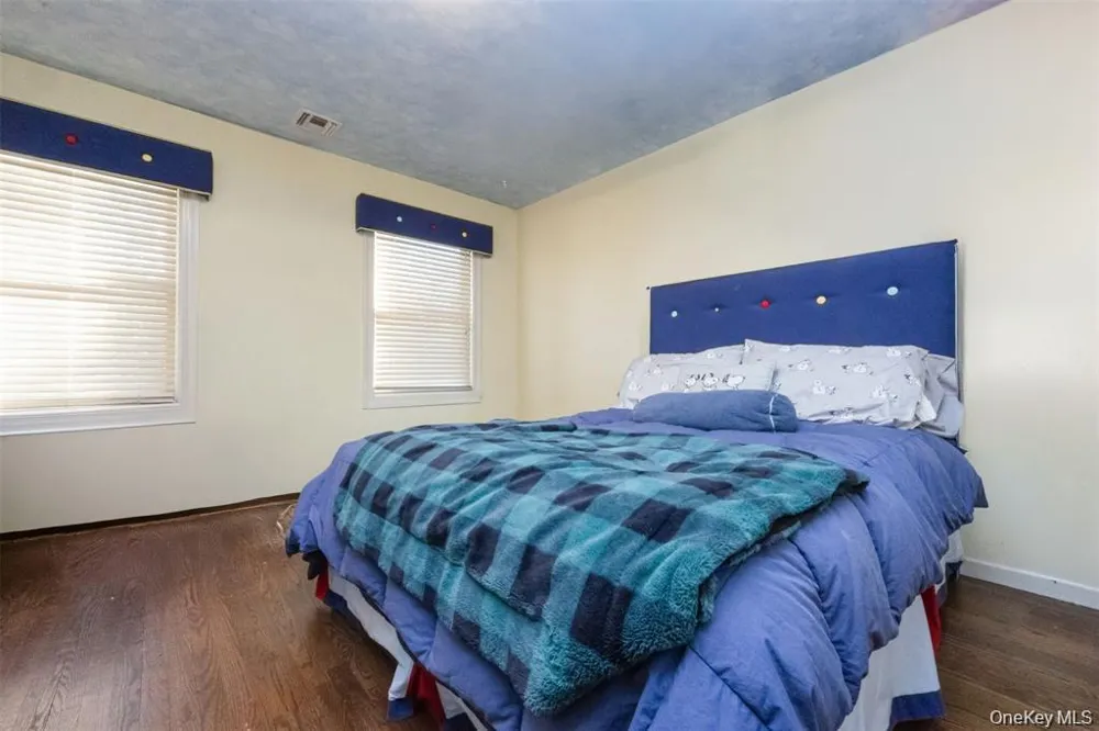 1680 lake Avenue Merrick, NY 11566