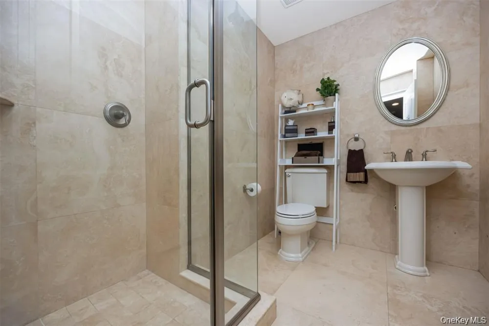 1680 lake Avenue Merrick, NY 11566