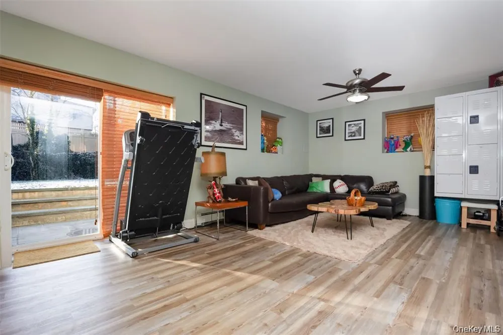 1680 lake Avenue Merrick, NY 11566