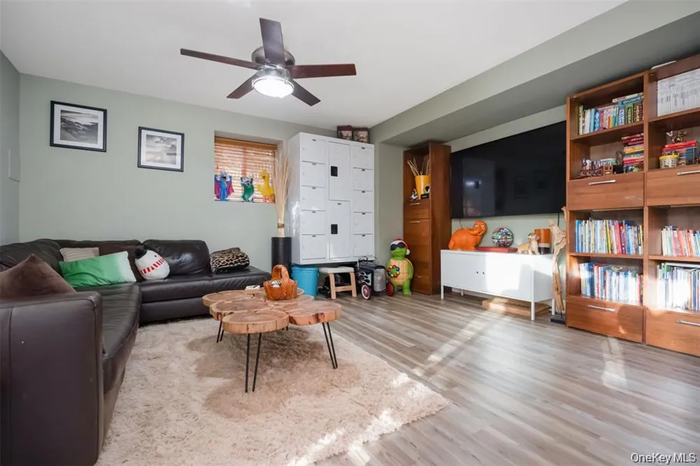1680 lake Avenue Merrick, NY 11566