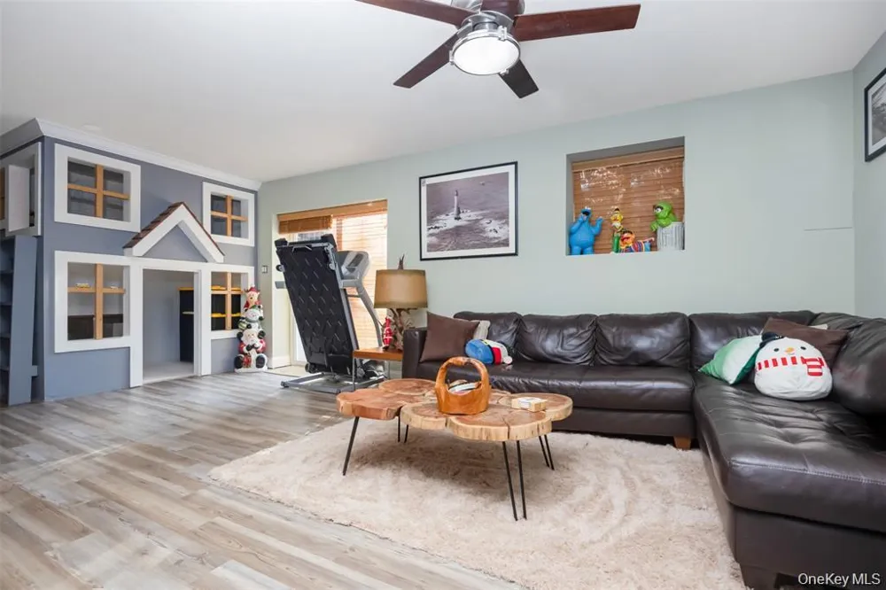 1680 lake Avenue Merrick, NY 11566