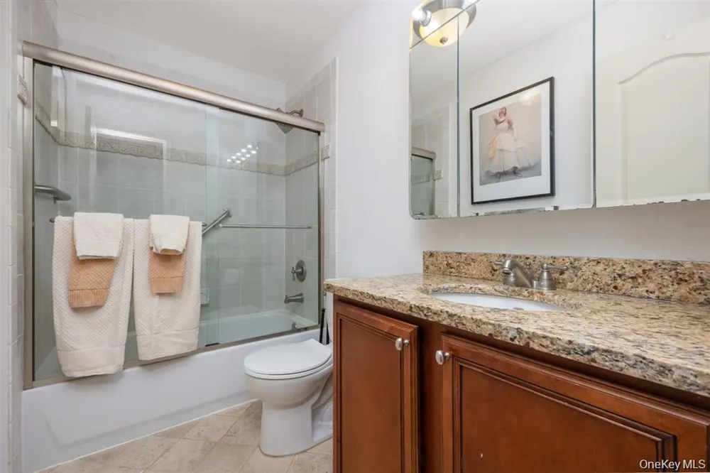 1680 lake Avenue Merrick, NY 11566