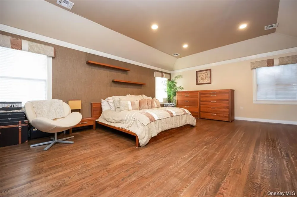 1680 lake Avenue Merrick, NY 11566