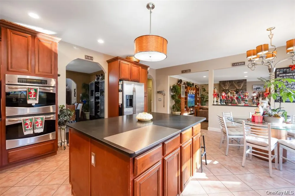1680 lake Avenue Merrick, NY 11566