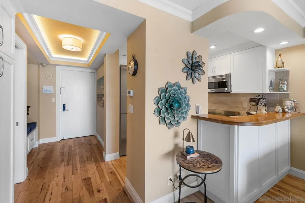 1720 Avenida Del Mundo #209 Coronado, CA 92118