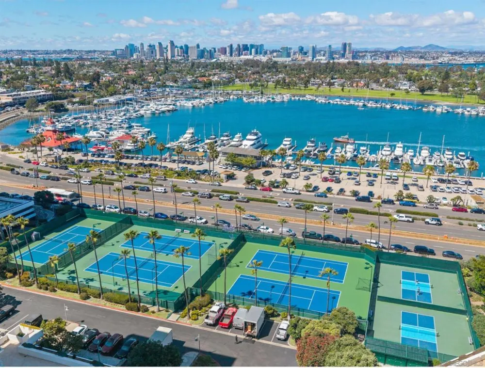 1720 Avenida Del Mundo #209 Coronado, CA 92118