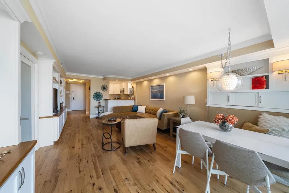 1720 Avenida Del Mundo #209 Coronado, CA 92118
